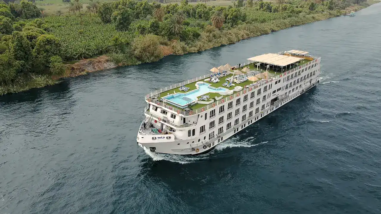 رحلة الباخرة نايل كويست